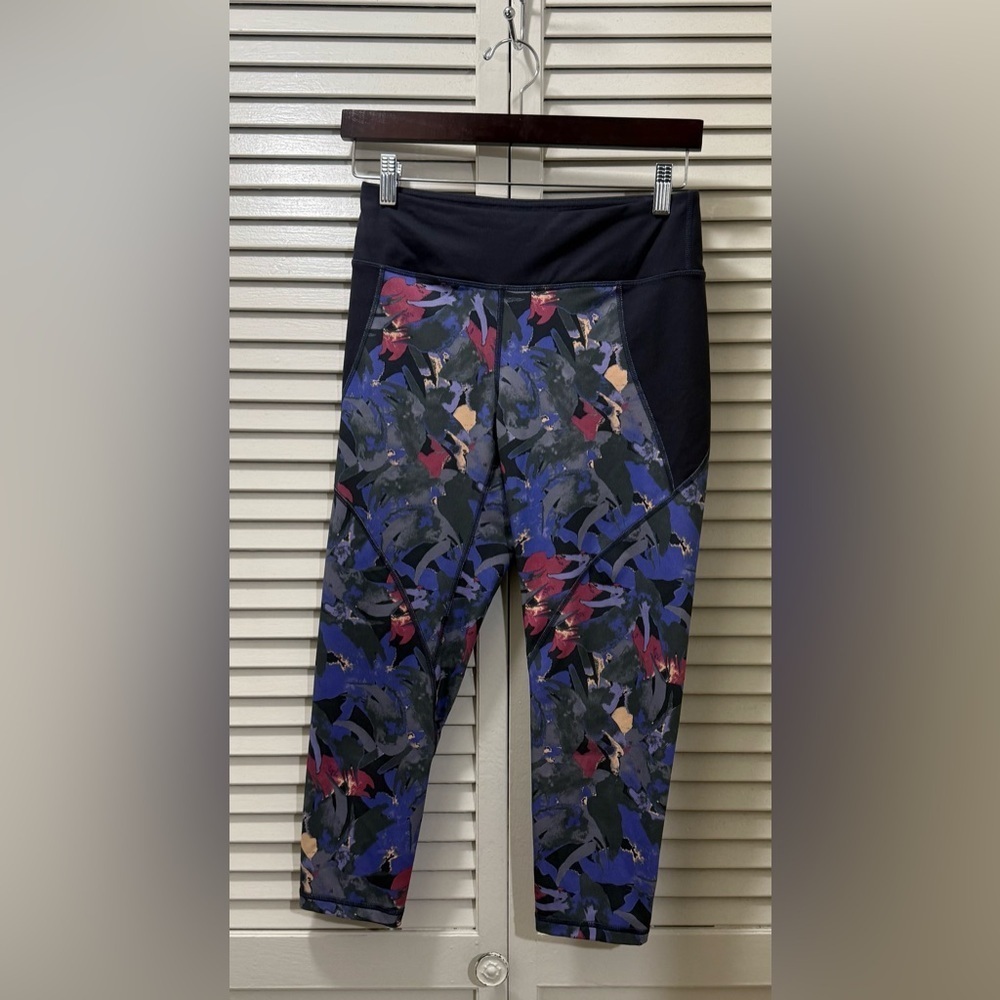 Patagonia Abstract Blue Jungle Cropped Leggings - Picture 2 of 8